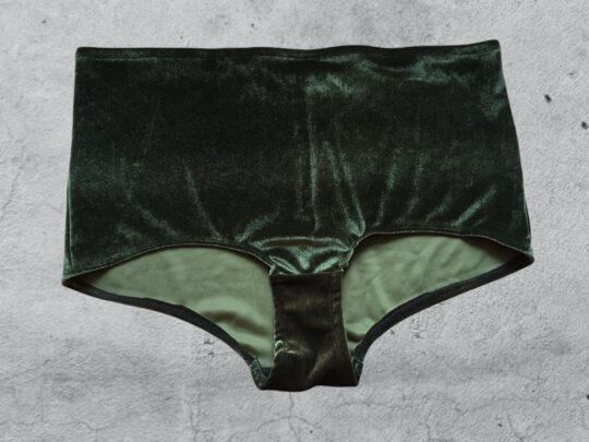 Curvy Slip „Miss Mukki“ Samt - waldgrün