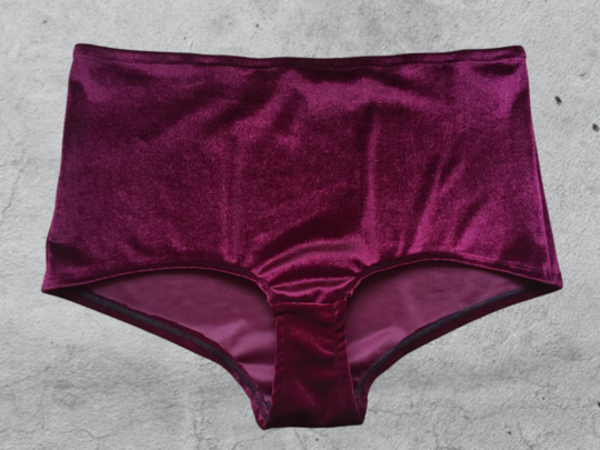 Curvy Slip „Miss Mukki“ Samt - bordeaux