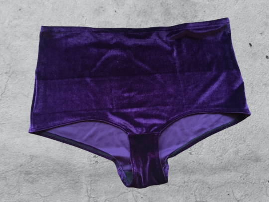 Curvy Slip „Miss Mukki“ Samt - lila